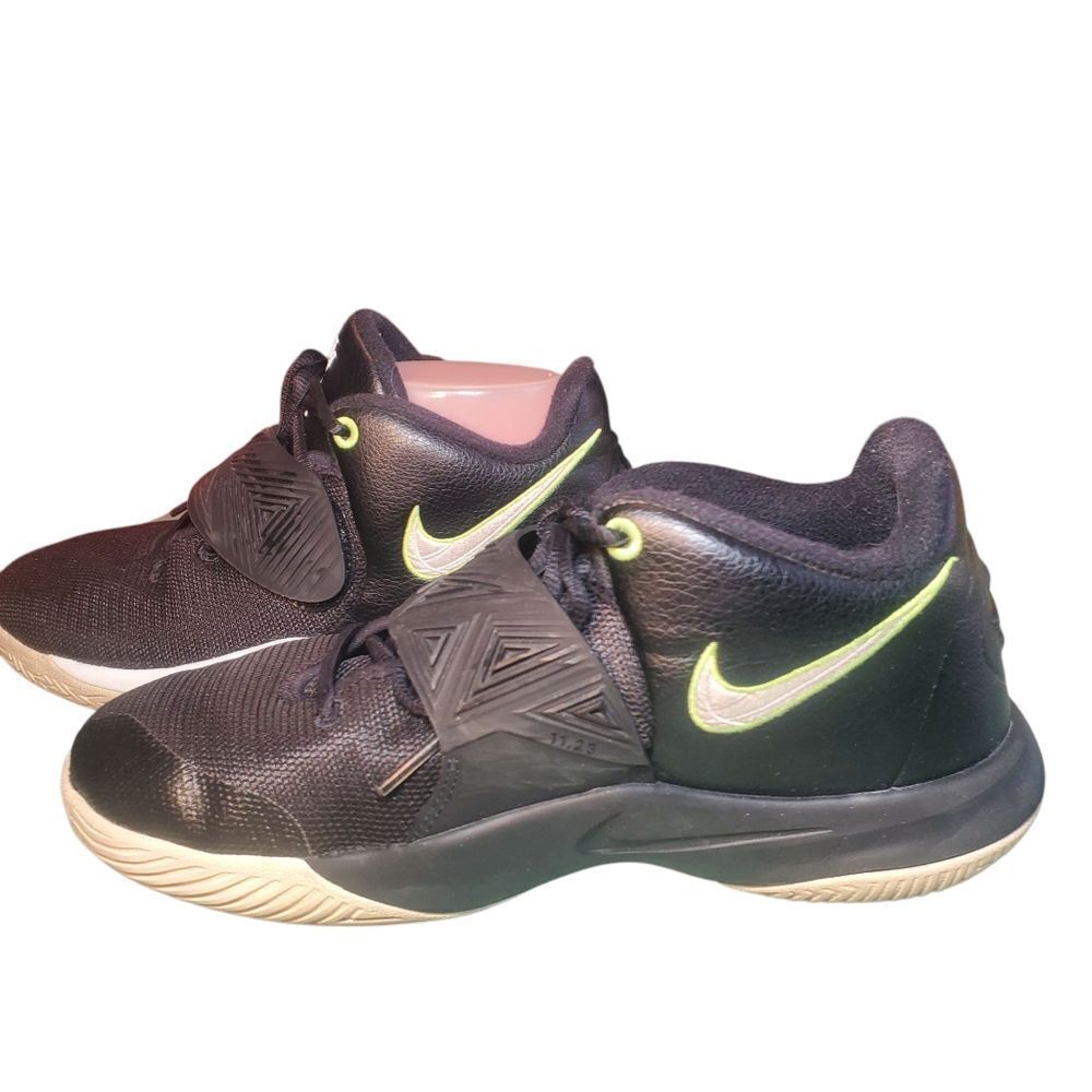 Nike Kids Kyrie Flytrap III Sneakers Size 6Y